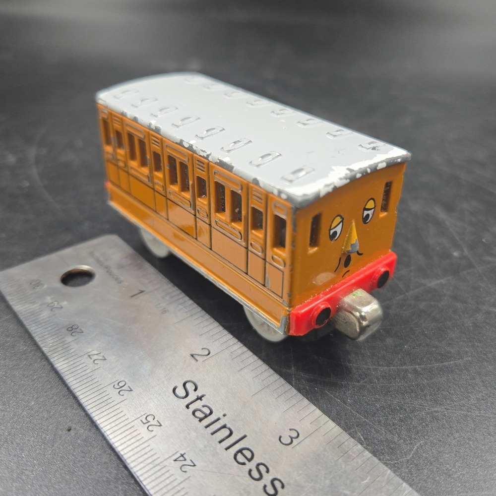 Thomas & Friends Take Along Annie Diecast Train Car Learning Curve 2002 Orange